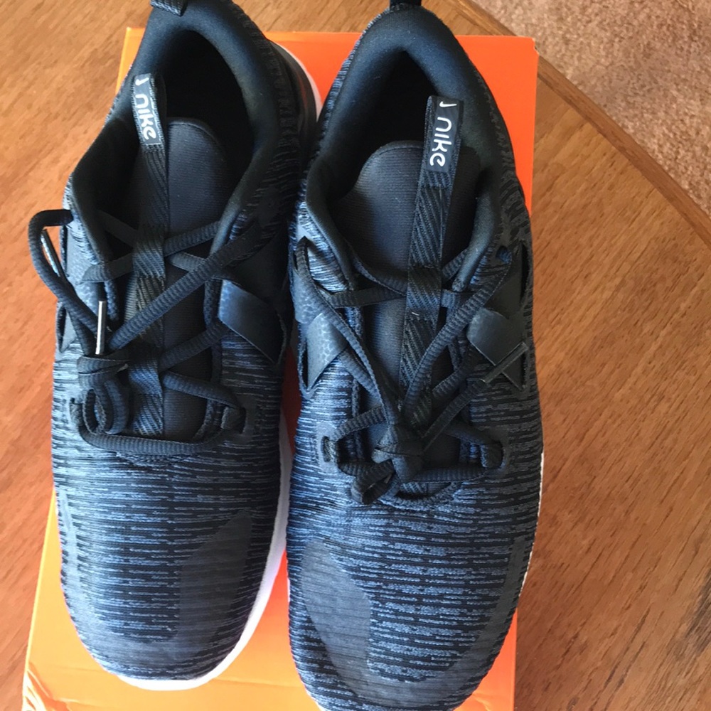 NIB Women’s Nike Renew Arena - Picture 4 of 5